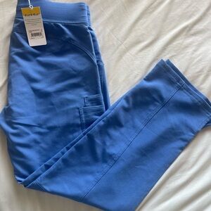 *Never worn* FIGS Pettite bottoms size S